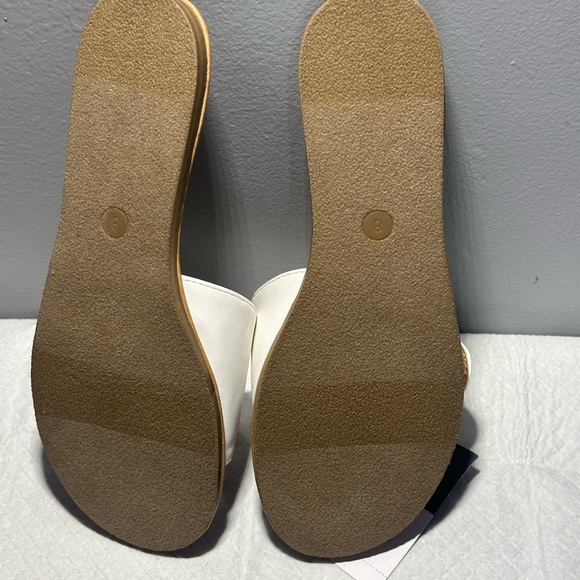 Universal Thread White Sandals with Gold Shell Detail - Picture 5 of 5